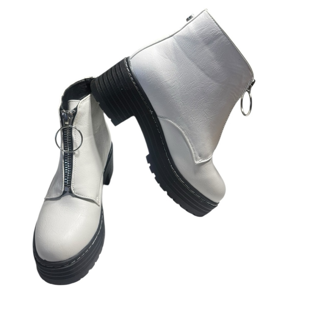 Seven7 White Zipper Ankle Boots Size 8